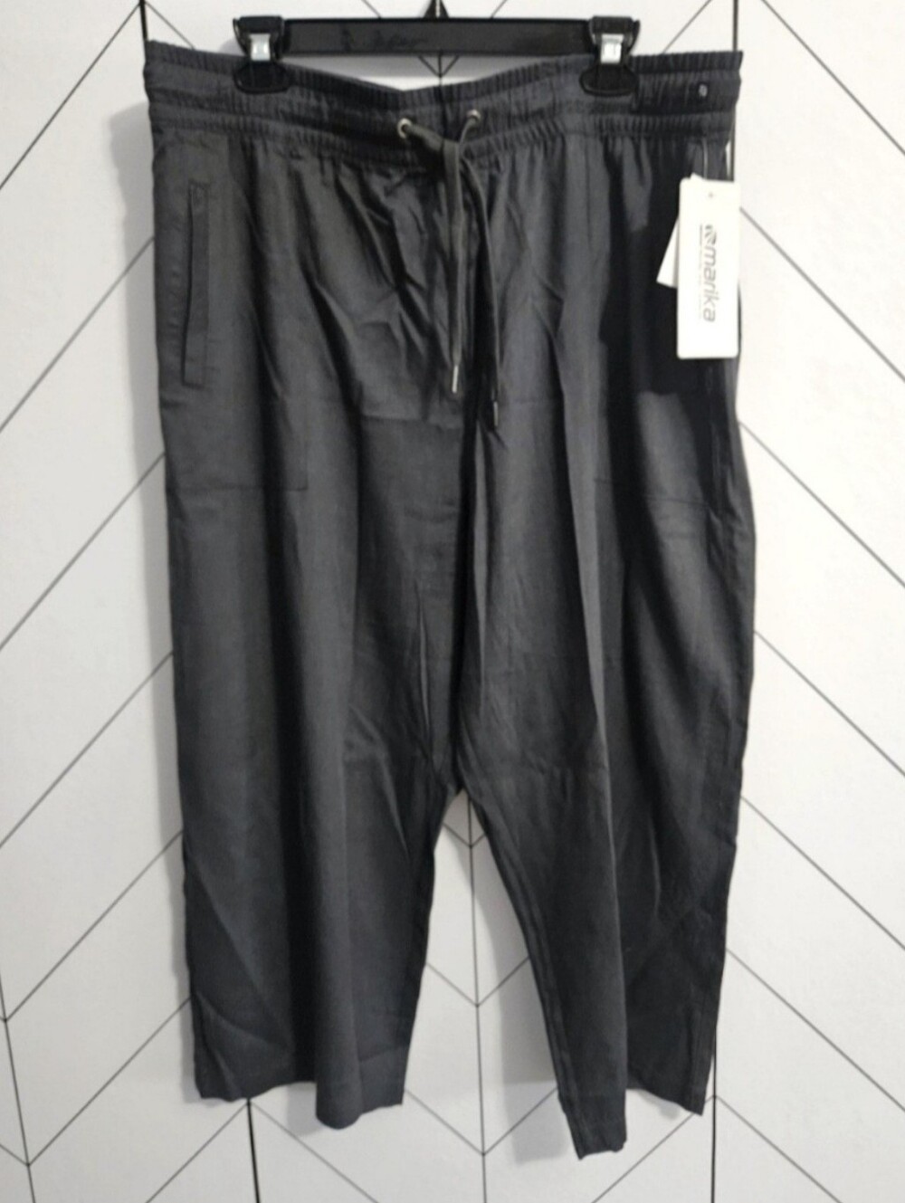 NWT Marika Phantom Travel and Commute Lightweight Capris, Size XXL
